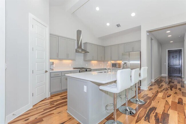 Foto del edificio - 5121 Rain Lily Dr