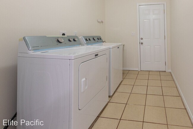 Building Photo - 6 br, 2.5 bath House - 99-663 Aiea Heights Dr