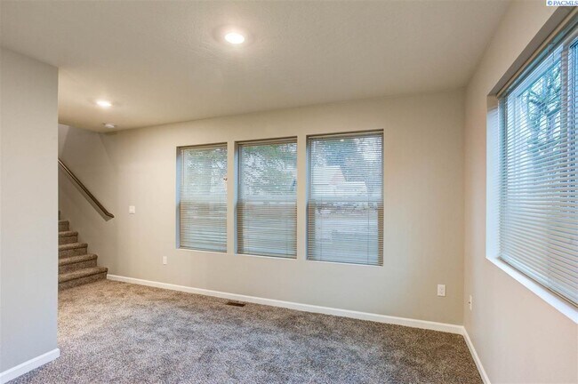 Foto del edificio - 3bdr/2.5 ba with garage, Low maintenance!