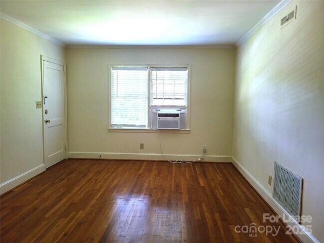 Foto del edificio - 2357 Sharon Rd