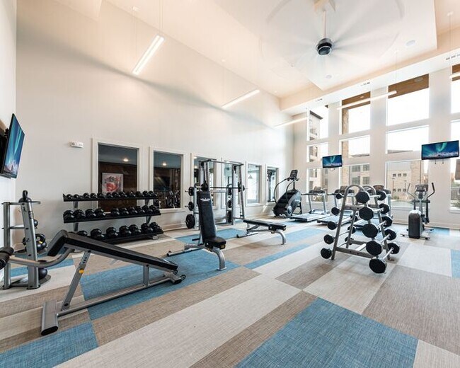 Foto del edificio - Luxury Living: 1-BR Penthouse with Panoram...
