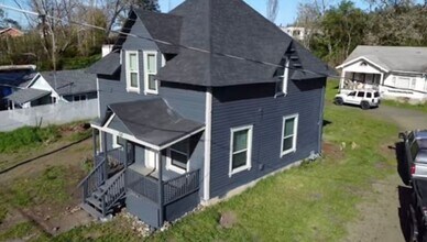 Building Photo - 1723-1725 SE Mill St