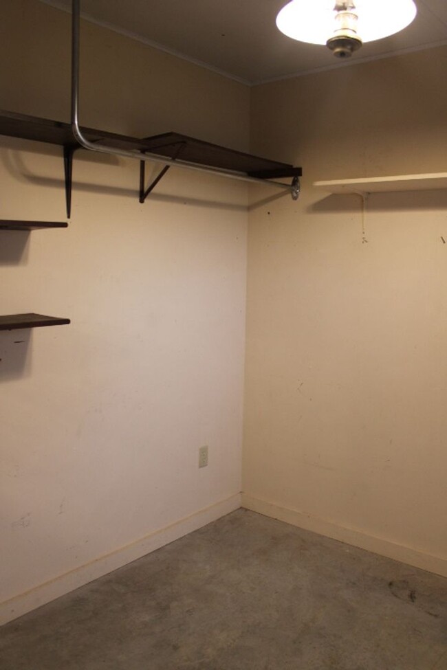 Building Photo - Single Family Home