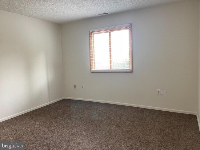 Building Photo - 1216 Ravens Crest Dr