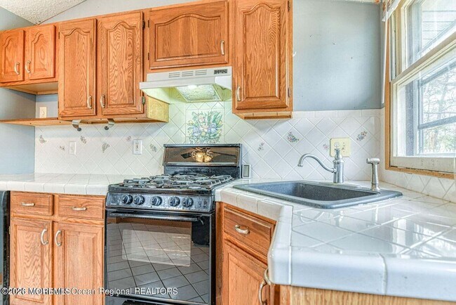 Foto del edificio - 208 Laurel Dr