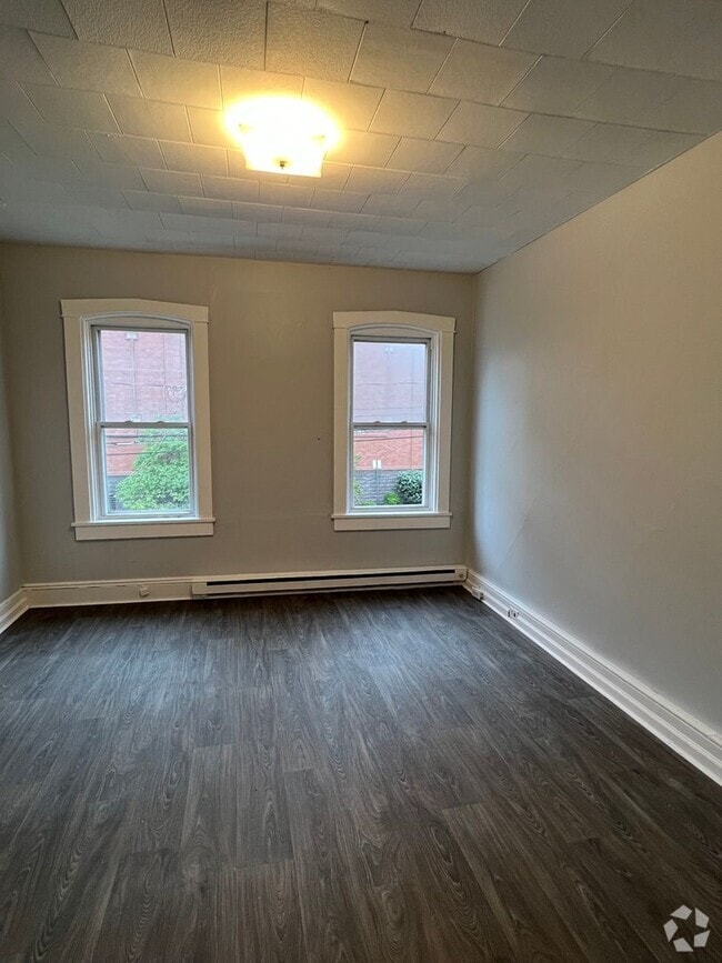 Building Photo - 635 Manor St