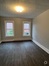 Building Photo - 635 Manor St