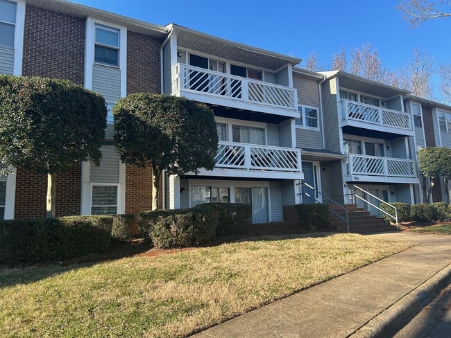 Building Photo - University Area Condo, 2 bd, 2bth