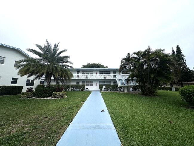 Building Photo - 1 BR/ 1.5 BEACH-THEMED ABODE- Century Village **Active 55+ Community * Furnished or Unfurnished**