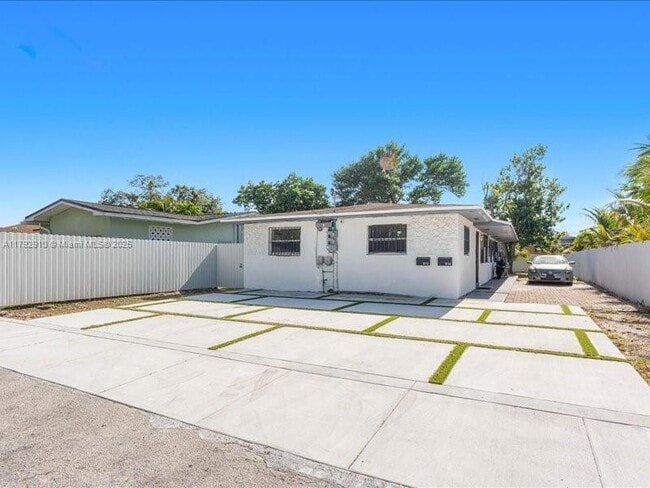 Building Photo - 812 NW 55th Terrace