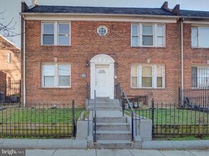 Building Photo - 351 Parkland Pl SE