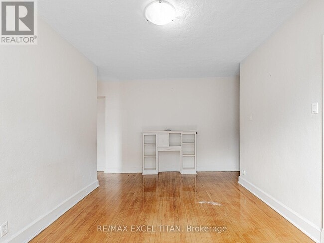 Photo du bâtiment - 1 Mallory Gardens