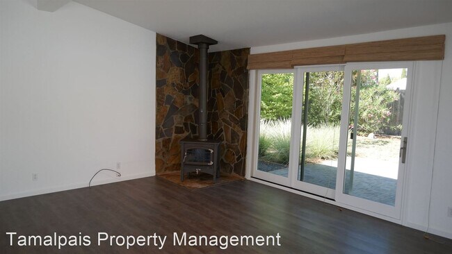 Building Photo - 3 br, 2 bath House - 813 Descanso Way