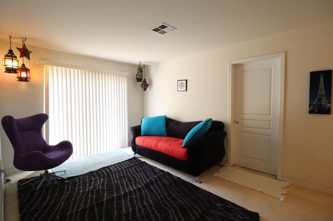 Foto del edificio - Great Shared Space For Rent