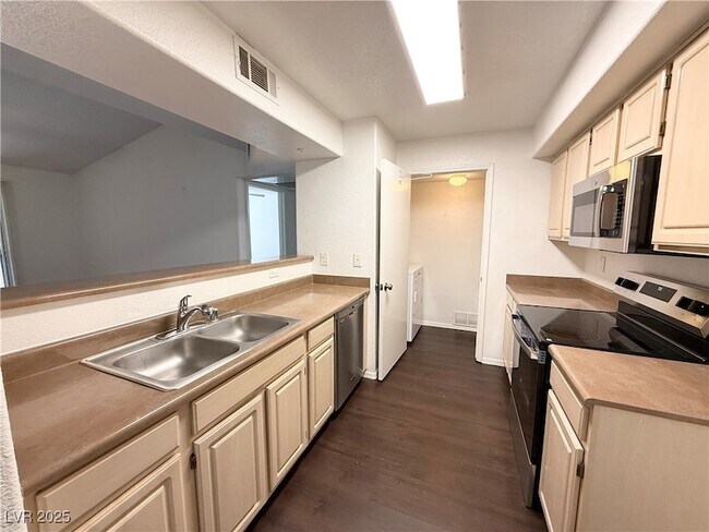 Foto del edificio - 555 E Silverado Ranch Blvd