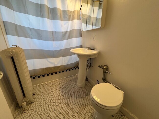 Foto del edificio - 2529 E Webster Pl