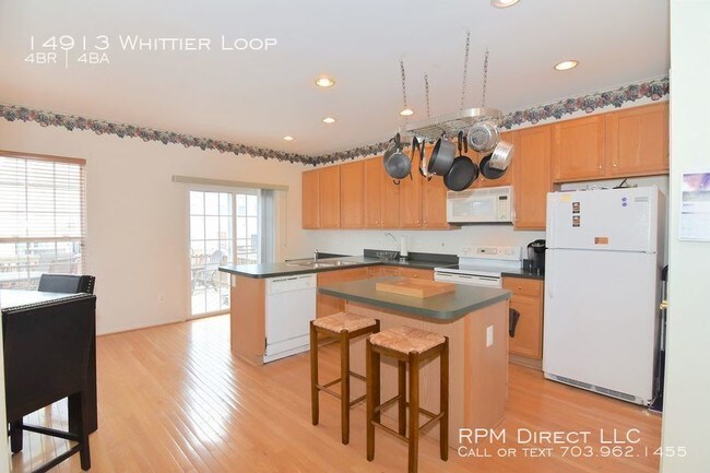 Foto del edificio - Large 3 Level End unit Townhouse