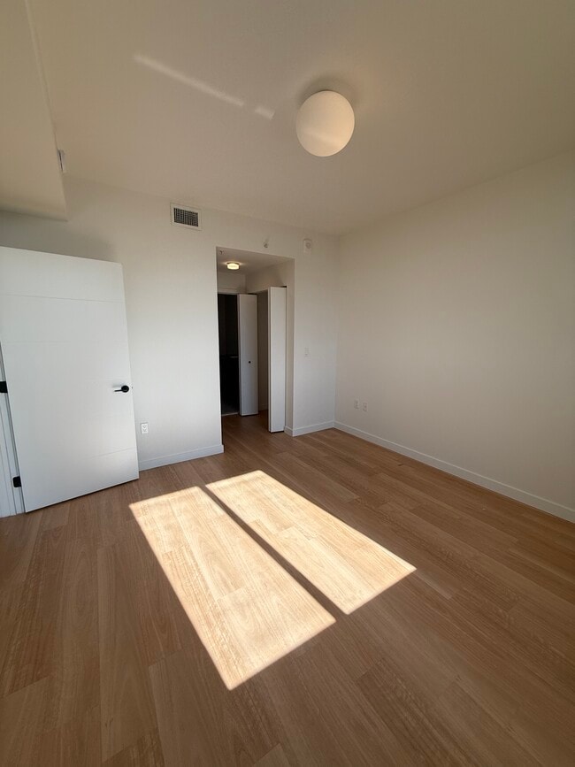 Building Photo - 1583 NE 110th St