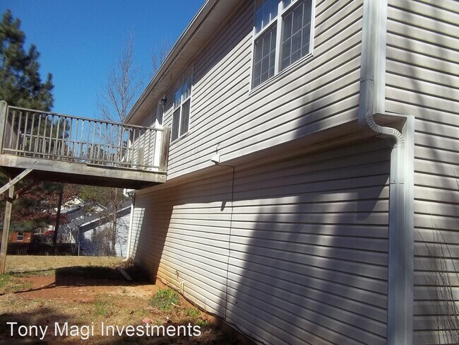 Foto del edificio - 5 br, 3 bath House - 111 E. Mt. Zion Church