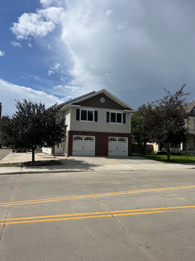 Building Photo - 224 W Loucks St