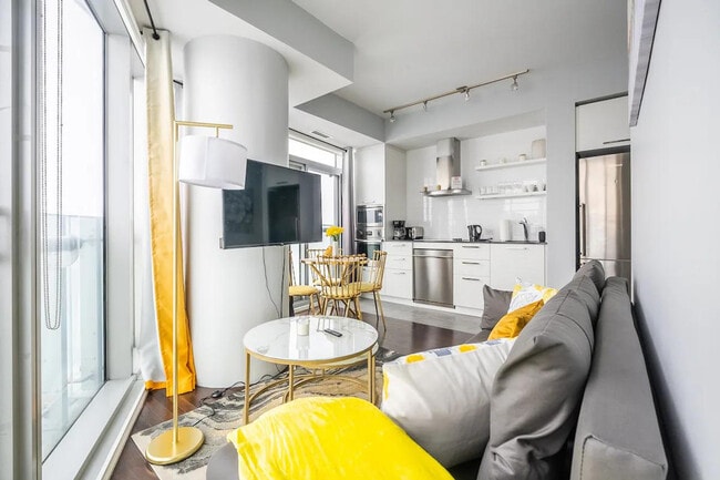 Building Photo - 25 York St