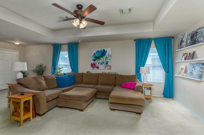 Foto del edificio - 24027 Kingbriar Dr