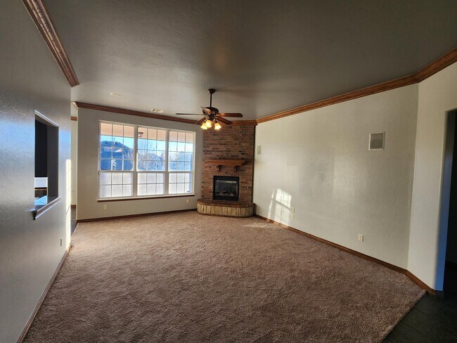 Building Photo - 10818 Blue Sky Dr