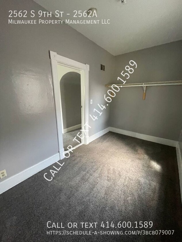 2562 S 9th St Unit 2562A, Milwaukee, WI 53215 Room for Rent in