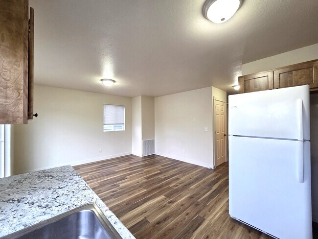 Building Photo - 1759 W Kagy Blvd