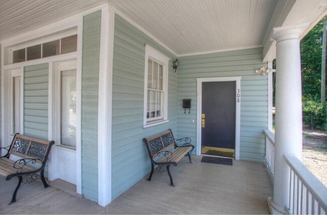 Building Photo - 308 3rd St