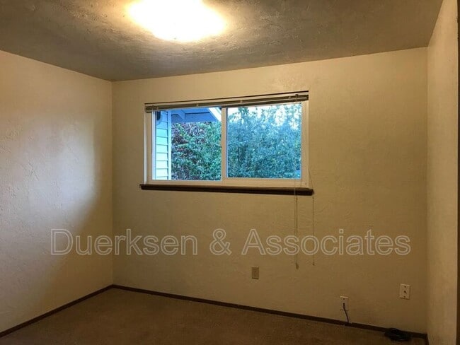 Building Photo - 2567 SW Pickford St