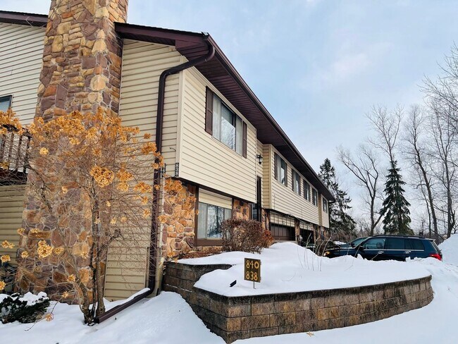 Foto del edificio - Charming 3BR Townhome in Shoreview-55126