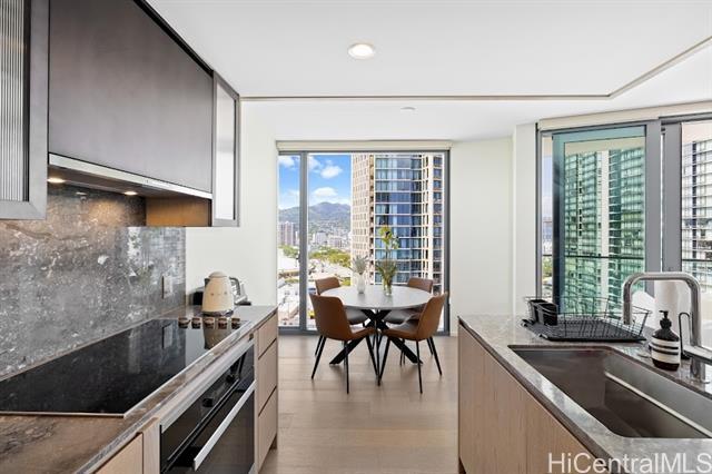 Building Photo - 1000 Auahi St