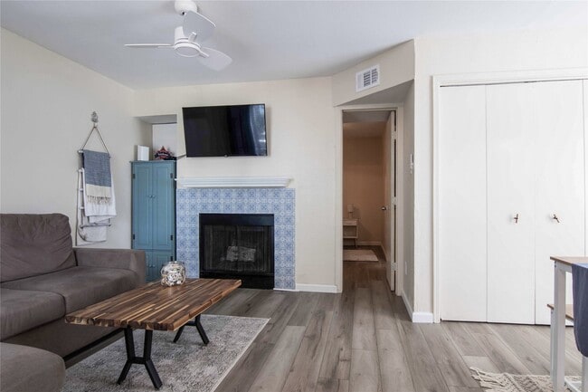 Building Photo - 3506 Cove View Blvd