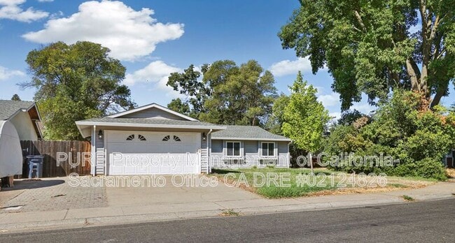 Building Photo - 2114 Pinetree Ct