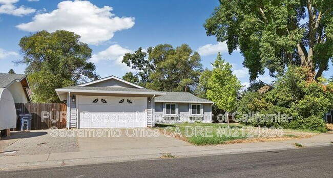 Foto del edificio - 2114 Pinetree Ct