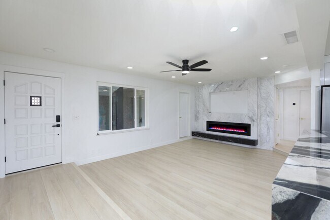 Foto del edificio - 3260 Silversmith Dr