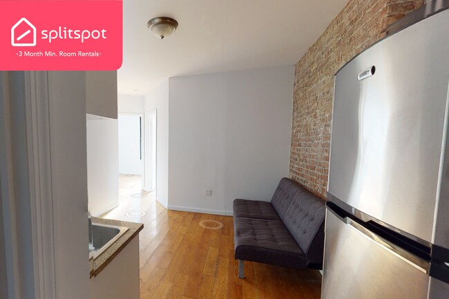 Foto del edificio - Private room in 4 bedroom Manhattan Apartm...
