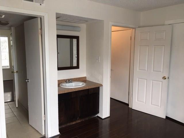 Building Photo - 4043 Country Club Dr W