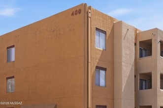 Building Photo - 1810 E Blacklidge Dr