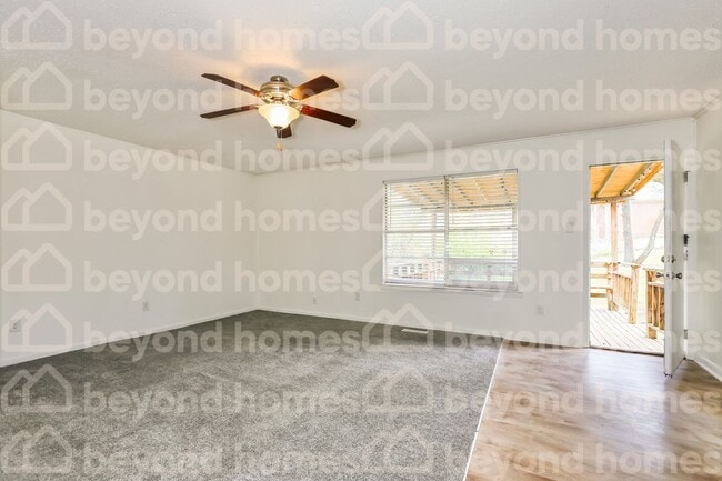 Building Photo - Beautiful & cozy 3 bedroom / 2 full bath w...