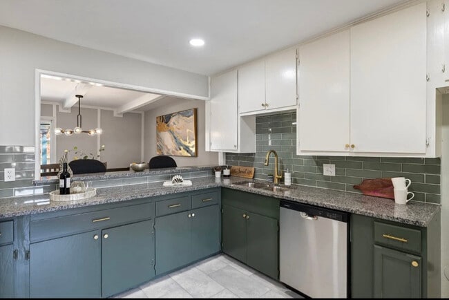 Photo - 1411 Moore Terrace House