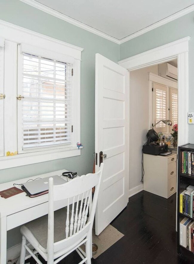 Building Photo - Adorable 1 bed / 1 bath Stand-Alone Bungalow in the Heart of Echo Park with Laundry & Parking