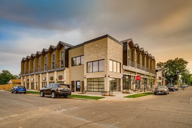 Building Photo - Live Big in a Loft Apartment!