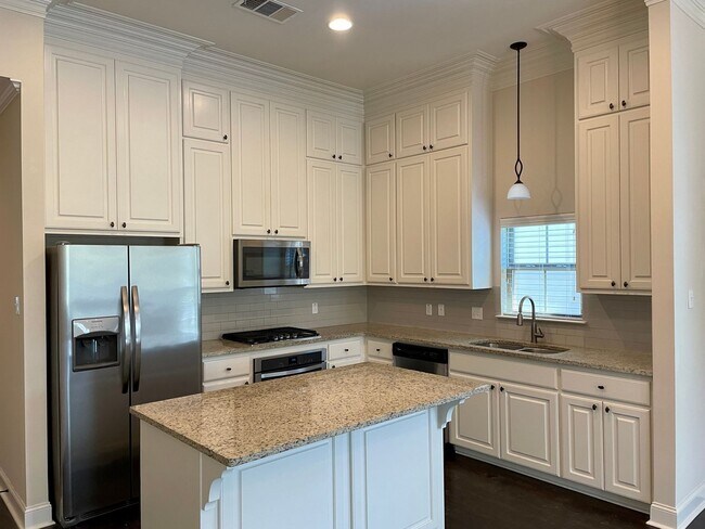 Foto del edificio - Beautiful 4 bedroom home