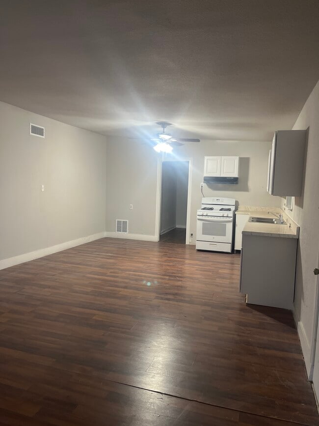 Kitchen/ Dining - 5622 Castle Prince