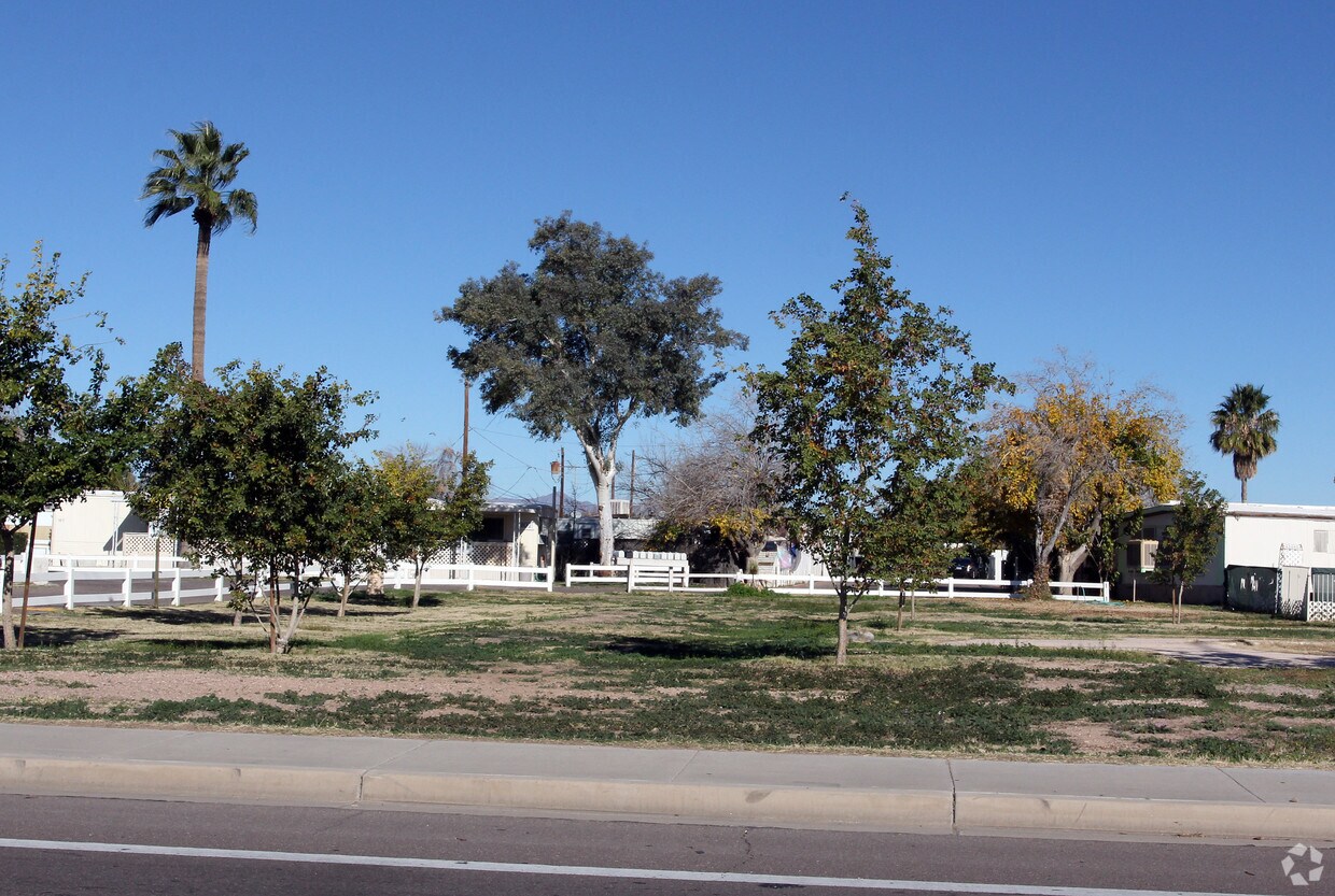 Building Photo - Mesa Grande MHP-110 Spaces