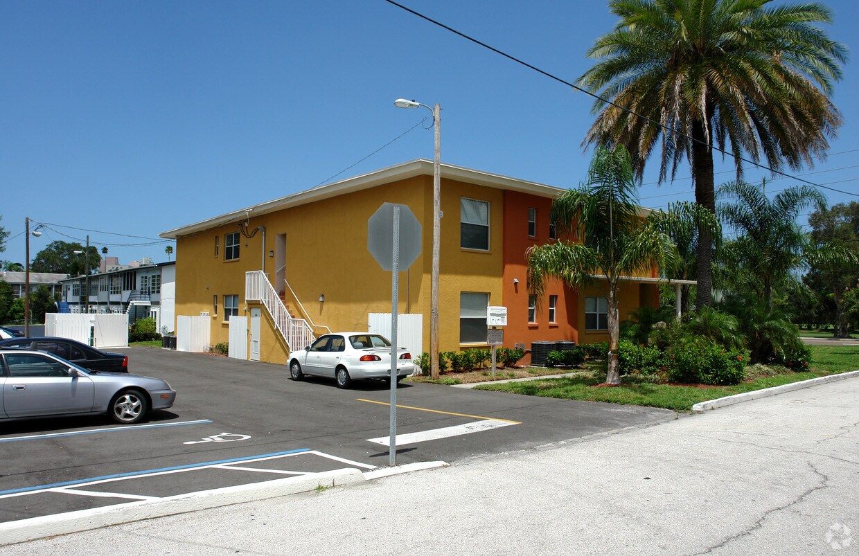Building Photo - 116-119 N Evergreen Ave