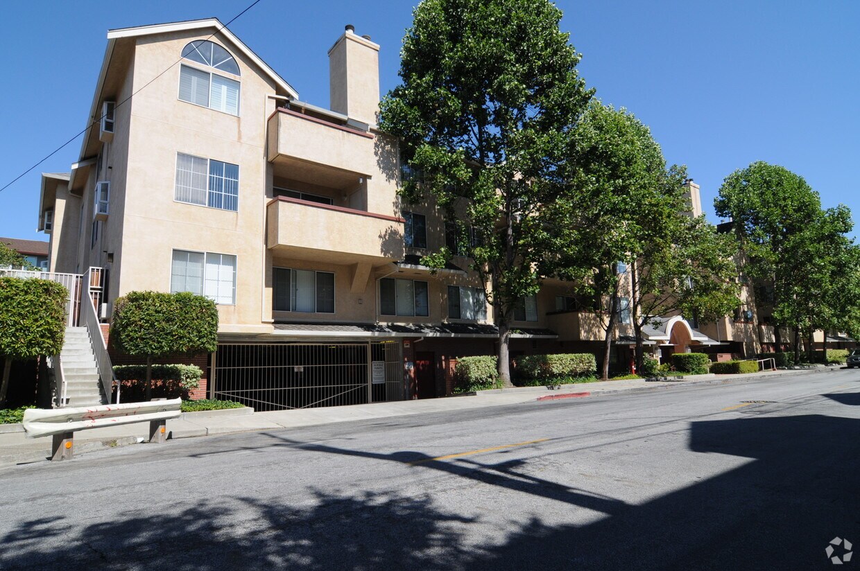 Building Photo - 1302 B St