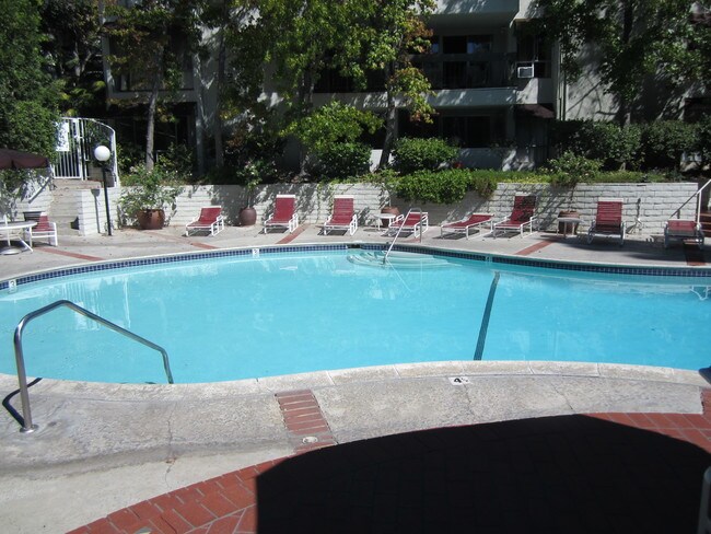 Foto del edificio - 4900 Overland Ave